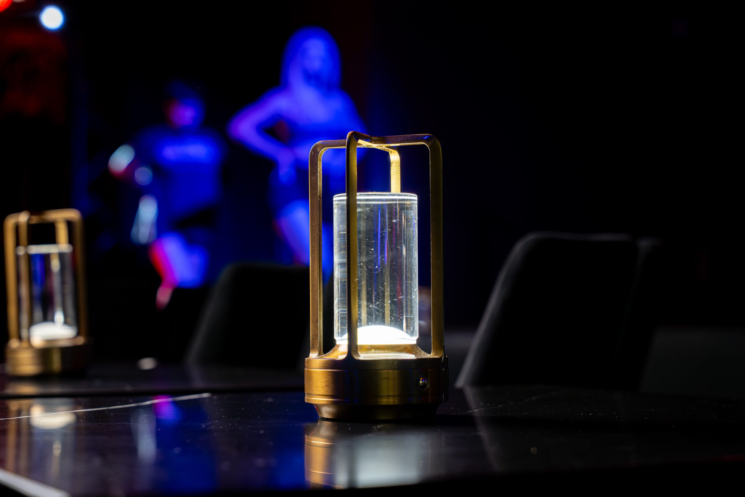table-lamp-stage-view-min